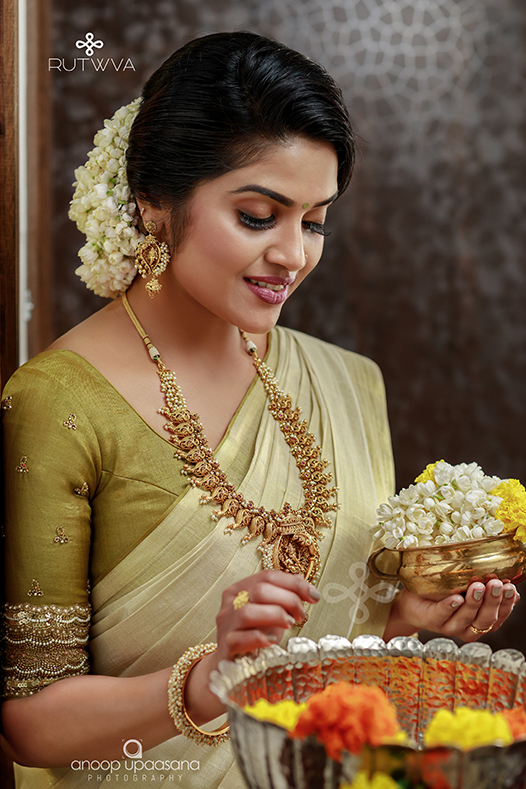 Kerala Wedding Saree Collection with matching jewellery, Kerala Hindu bridal  wedding sarees - YouTube